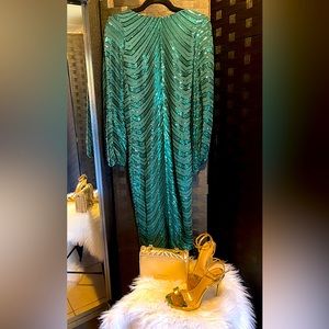 Fashion Nova Moonlight Sequin Midi Dress in Emerald Green size small.